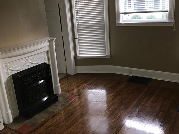 4th image of 600 Parkwood St NE #1