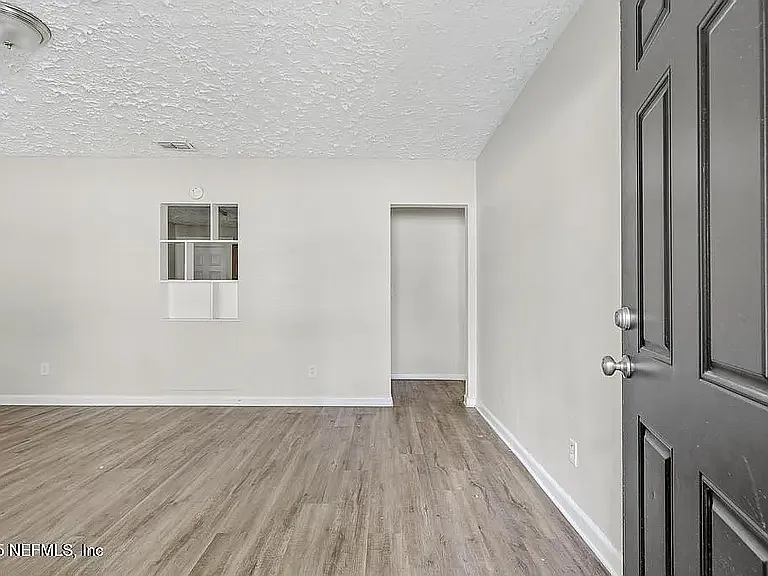 2932 Rhonda Rd — Photo 6