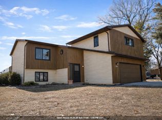 W6127 Colonial Dr, Appleton, WI 54914