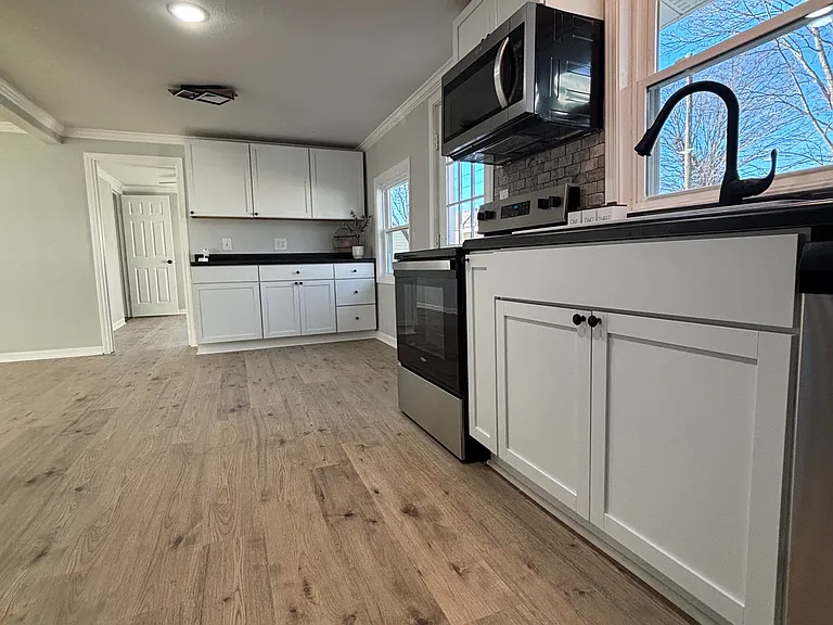 204 W England Ave — Photo 6