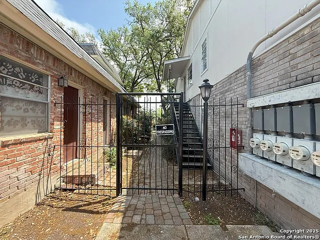 2811 Woodbury St #301 — Photo 27