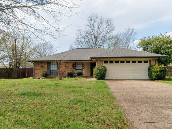 1110 Hemphill Ct, Cleburne, TX 76033