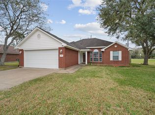 1140 Thomas Dr, Angleton, TX 77515