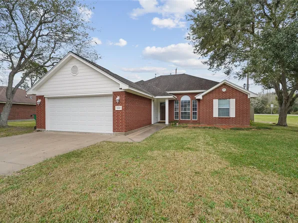 1140 Thomas Dr, Angleton, TX 77515