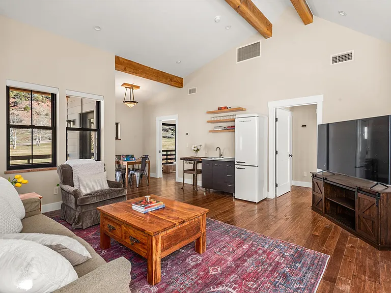106 Castle View Dr — Photo 28