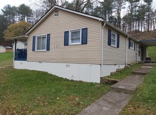 131 N Beaver Ln, Beaver, WV 25813