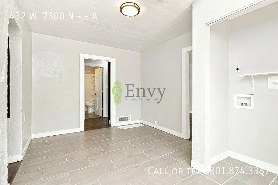 Charming 2 Bed, 1 Bath Pet-Friendly Home with Modern Finishes! - Available NOW! — Photo 3