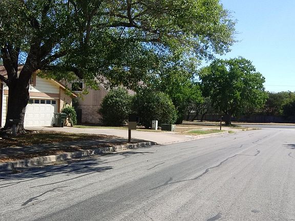 5th image of 10806 Tall Oak Trl