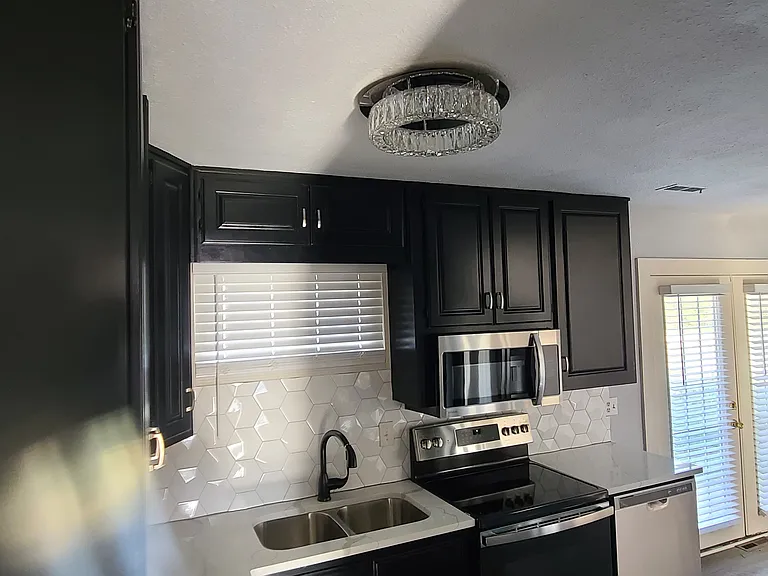 11316 Lewis Ave — Photo 8