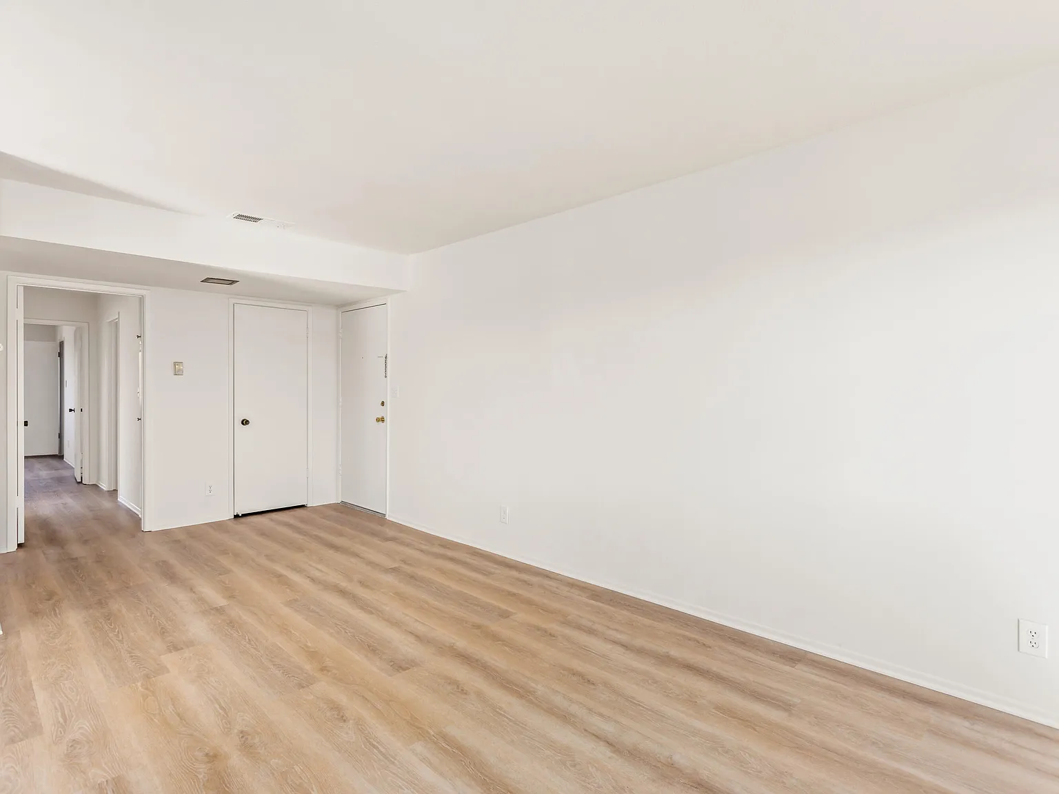 2 bed, 2.0 bath, 1078 sqft, $4,300 — Photo 2