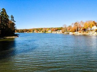 Country Oak Rd, Penhook, VA 24137