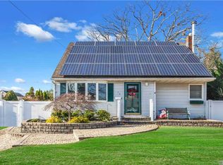 54 Gate Rd, Massapequa Park, NY 11762