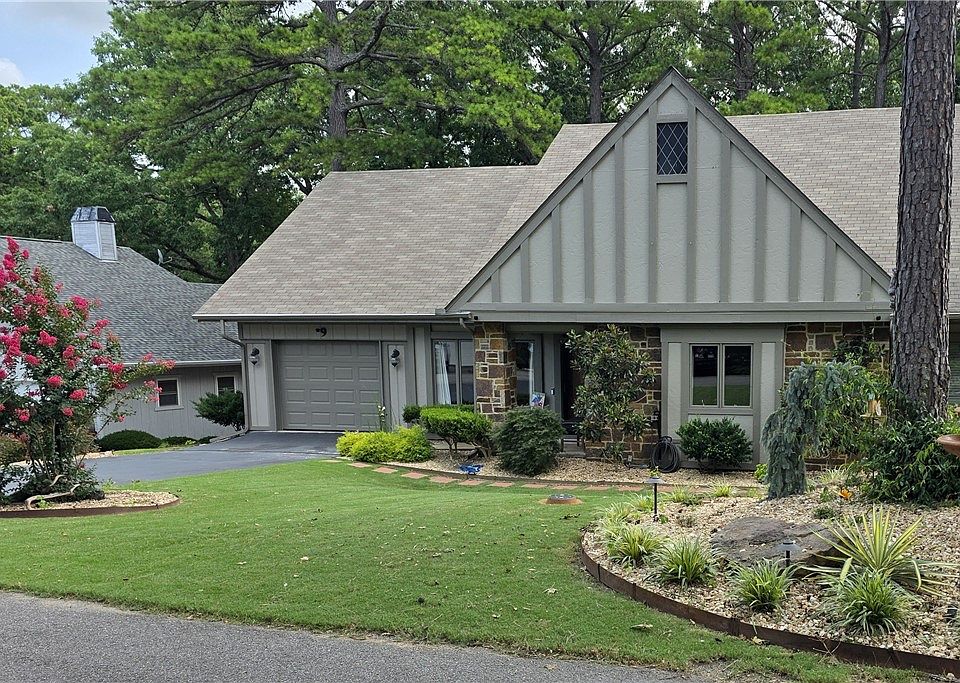 1st image of 9 Norwood Ln
