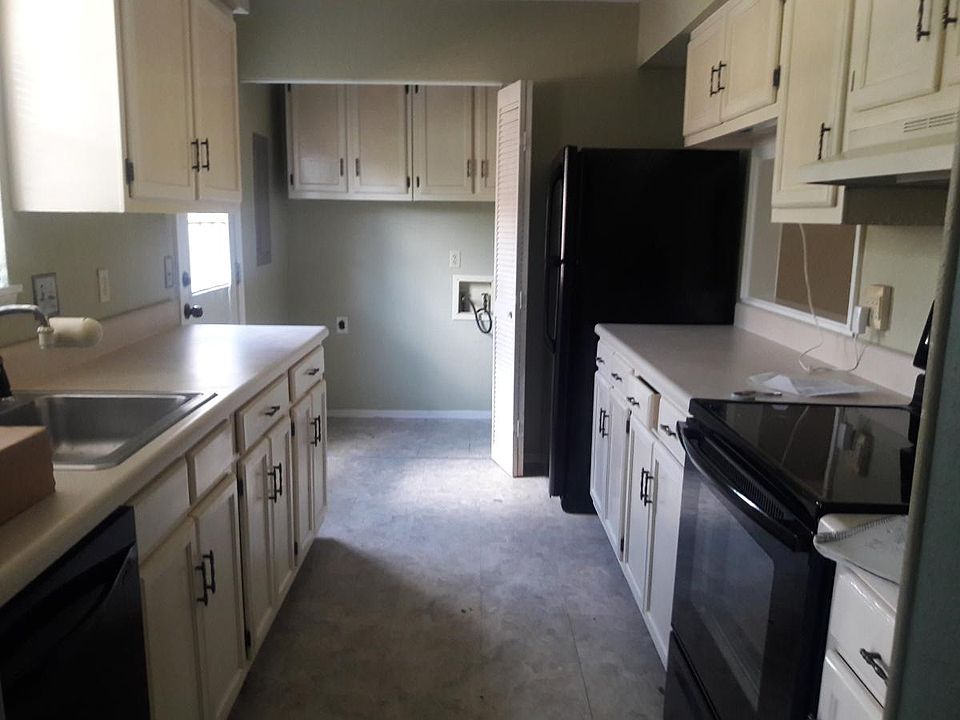 Kitchen w/Pass Thru