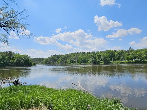 6135 N River Rd, Janesville, WI 53545