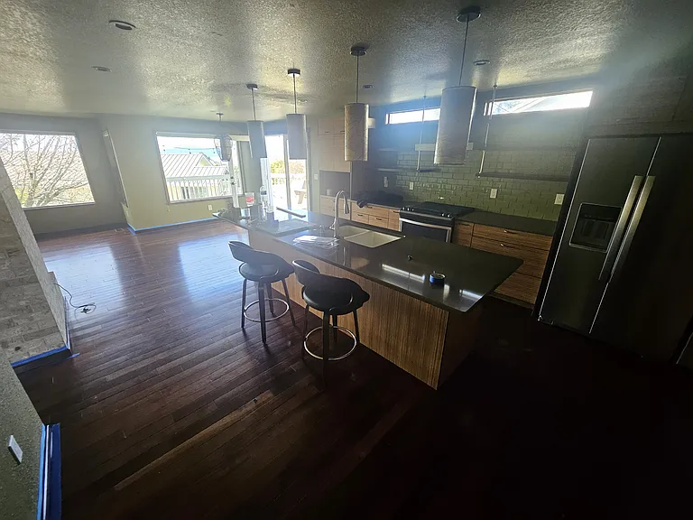 4402 Glasgow Way — Photo 14