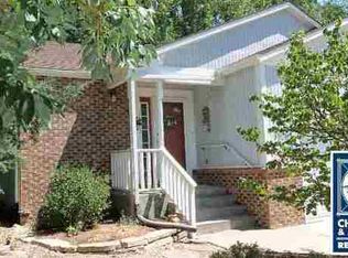 1928 Lexington Ln, Manhattan, KS 66503