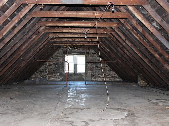 5th image of 1939 W Cortland St