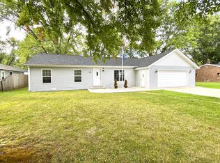 415 Riverside Dr, Watervliet, MI 49098