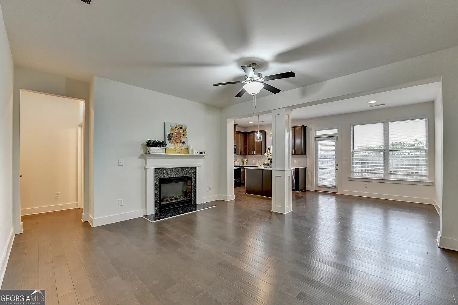 3 bed, 2.5 bath, 1774 sqft, $2,095 — Photo 3