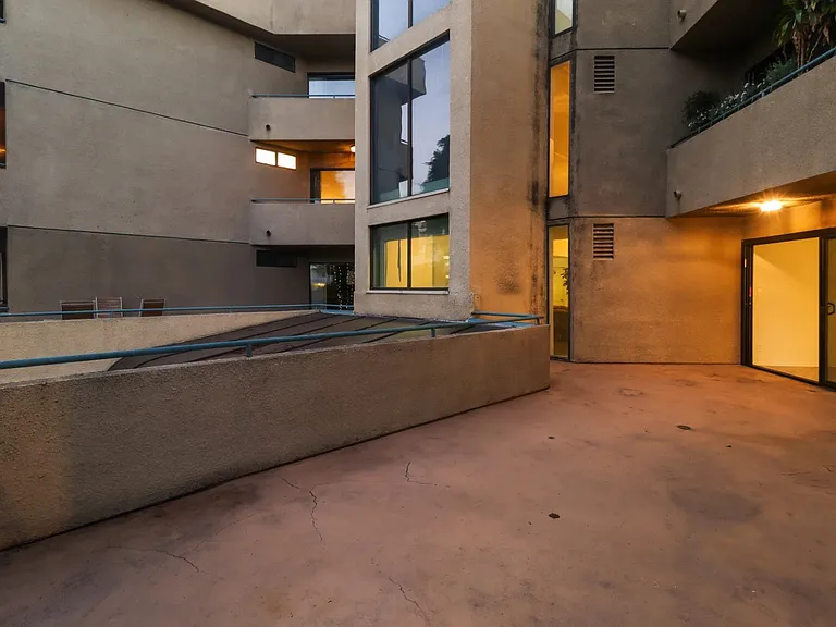 1619 S Bentley Ave #101 — Photo 14