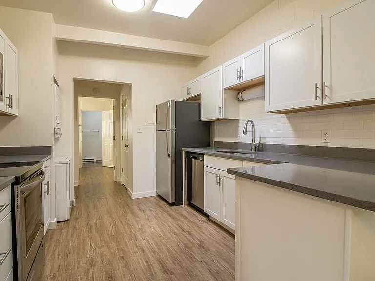 Tahitian Terrace Apartments — Photo 9