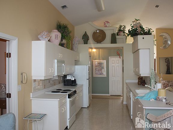 4th image of 904 Woodstream Ln