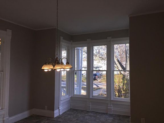 3rd image of 220 W Orleans St