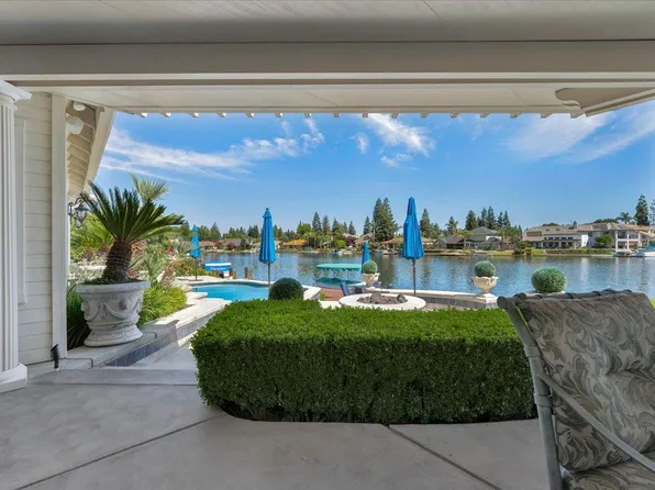 10671 N Coronado Cir, Fresno, CA 93730