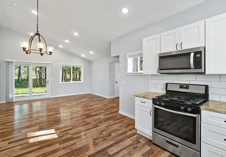 900 Westwood Dr — Photo 8