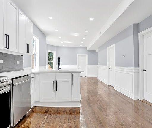 2nd image of 1821 N Kedvale Ave #1