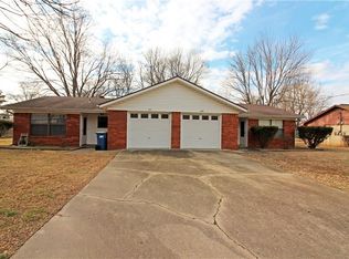 311 Magnolia Dr, Bentonville, AR 72712