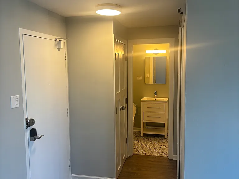 708 W Bittersweet Pl #611 — Photo 4