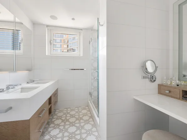 200 East 62nd Street image 9 of 13