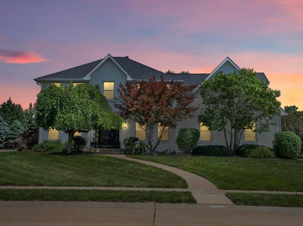 6201 Lakehurst Dr, Davenport, IA 52807