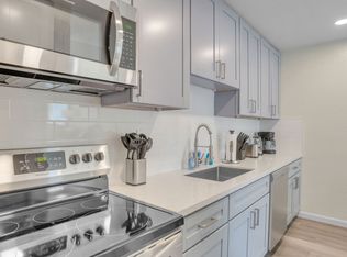 Remodeled 2nd Floor Apartment!, Redwood City, CA 94062