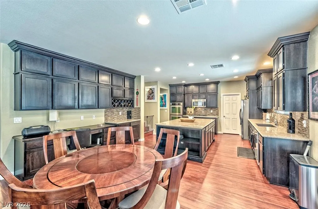 4 bed, 3.0 bath, 3587 sqft, $3,750 — Photo 3