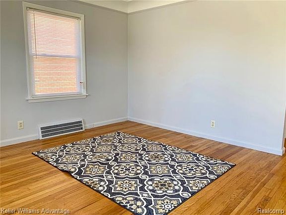 5th image of 7625 Larme Ave