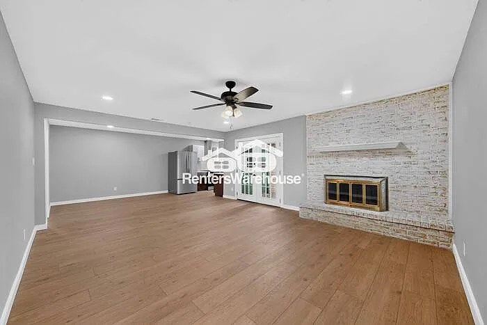 1207 Creekwood Ct — Photo 12