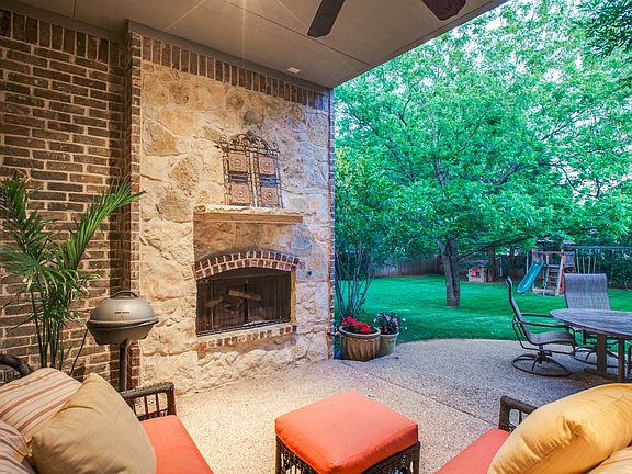 4th image of 309 Oak Pointe Ln