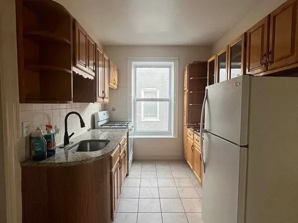 186 East 38th Street image 1 of 9