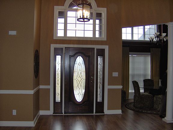 Beautiful Foyer/vaulted ceilings