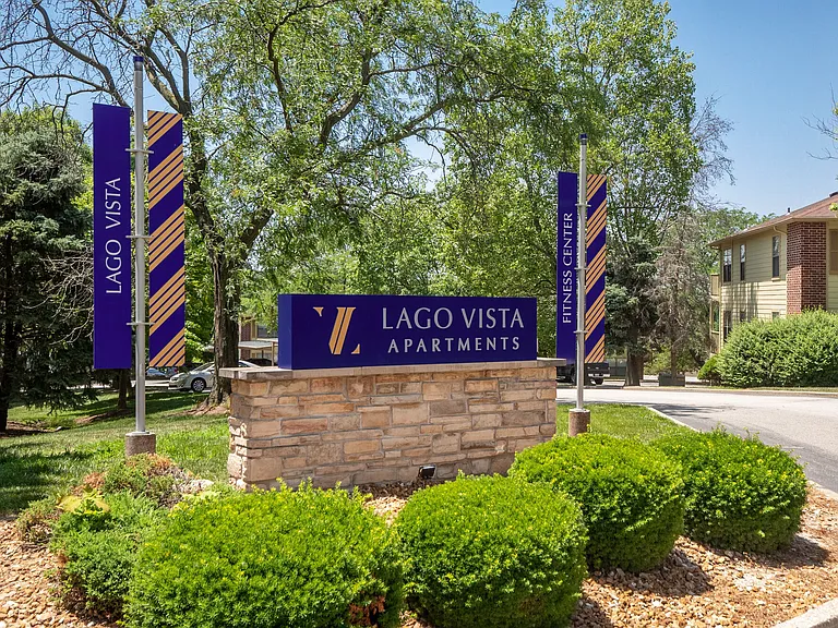 Lago Vista Apartments — Photo 33