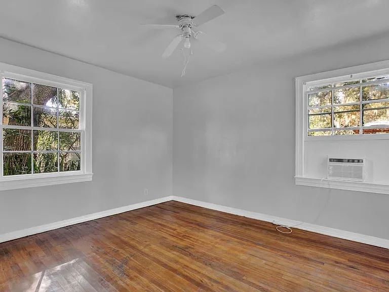 1281 Lakeview Dr — Photo 5
