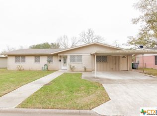 2201 E Mistletoe Ave, Victoria, TX 77901