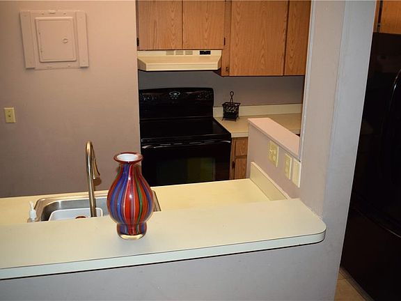 4th image of 120 Hibiscus Woods Ct APT 3A