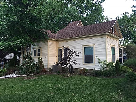 3rd image of 914 NW A St