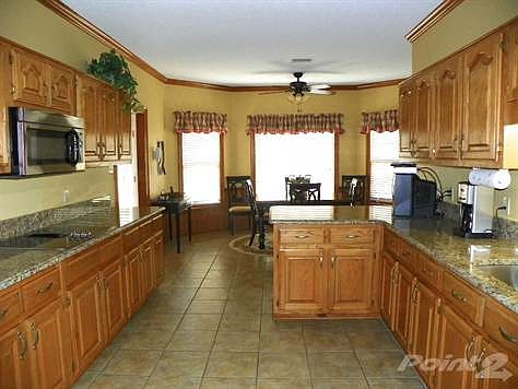 SPACIOUS EATING AREA