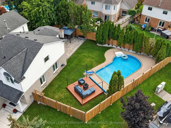 32 Summers Dr, Thorold, ON L2V 4Z9