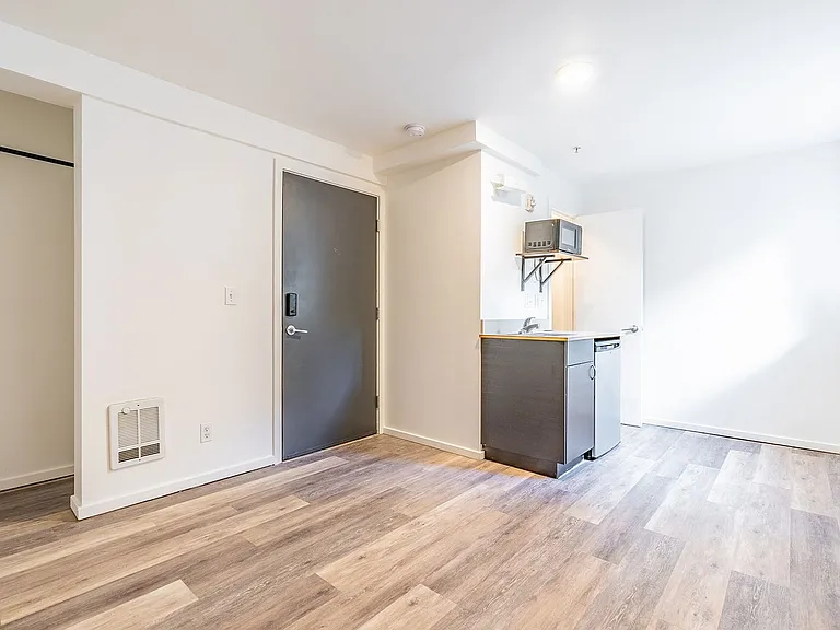OneOne6 Apartments — Photo 18